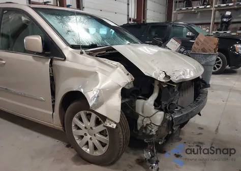 2014 Chrysler Town & Country Touring z USA, uszkodzony, nr VIN 2C4RC1BG5ER125684